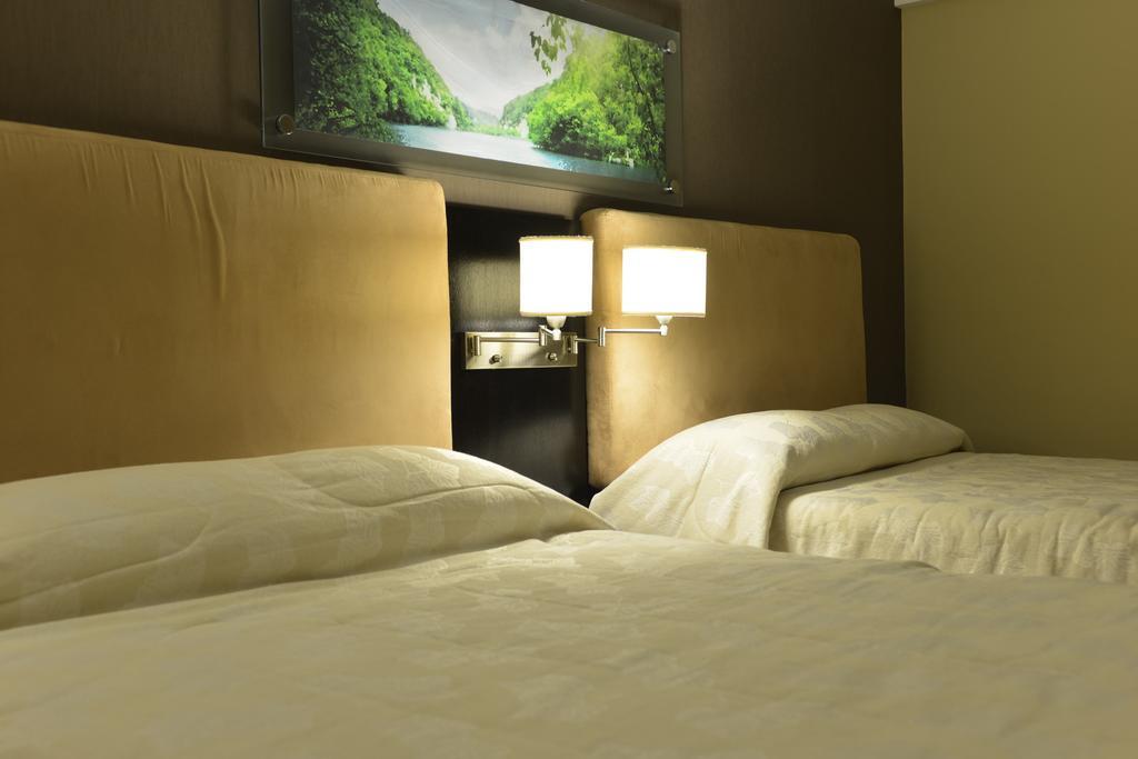 Howard Johnson Plaza Resort Lujan  Room photo