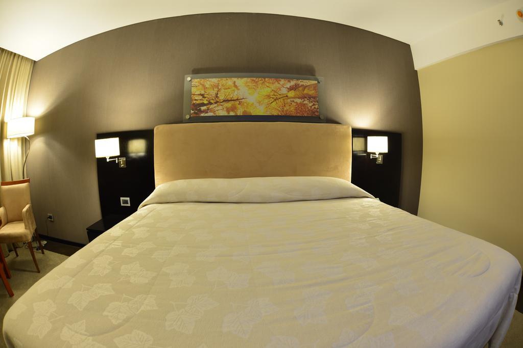 Howard Johnson Plaza Resort Lujan  Room photo