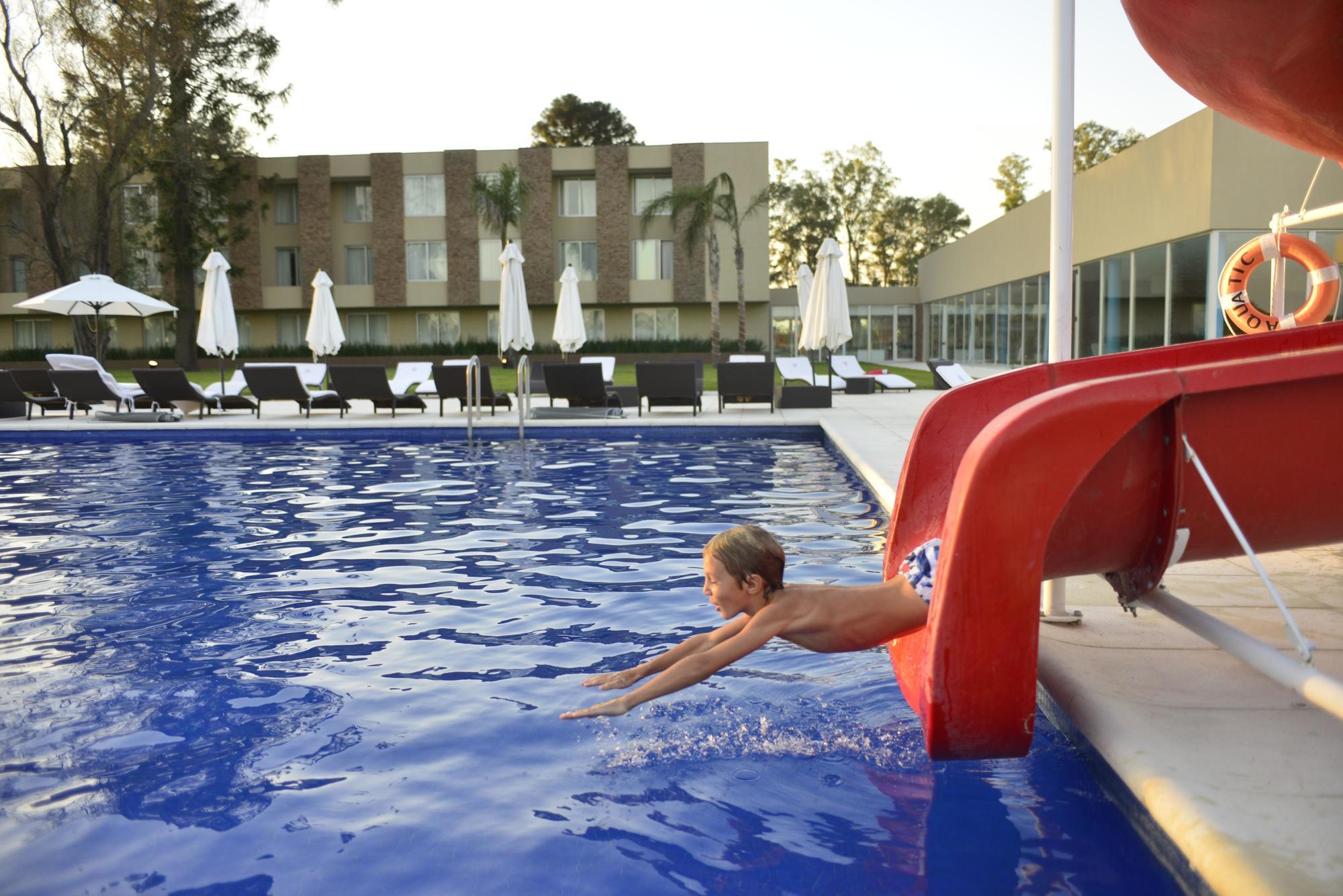 Howard Johnson Plaza Resort Lujan  Exterior photo